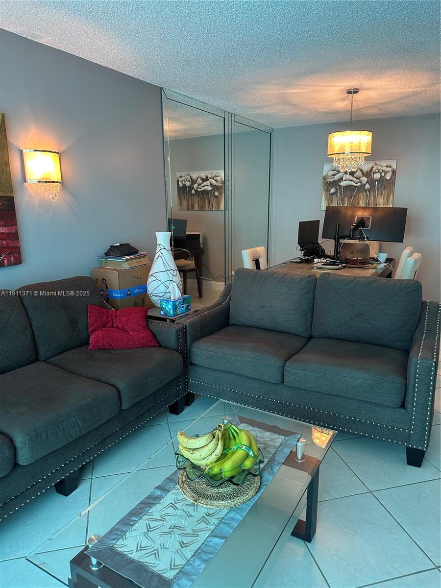 ASHLEIGH HOUSE CONDO - Residential Lease