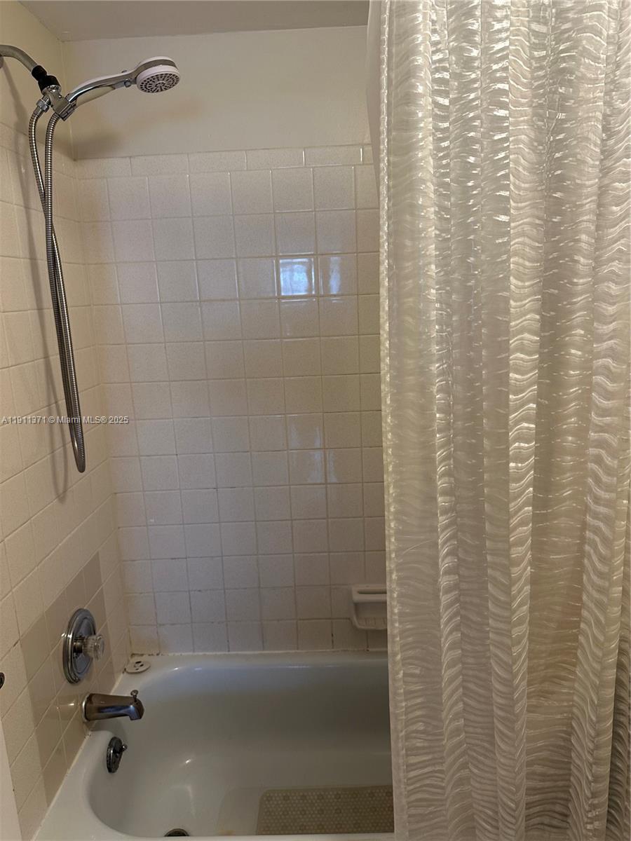 ASHLEIGH HOUSE CONDO - Residential Lease