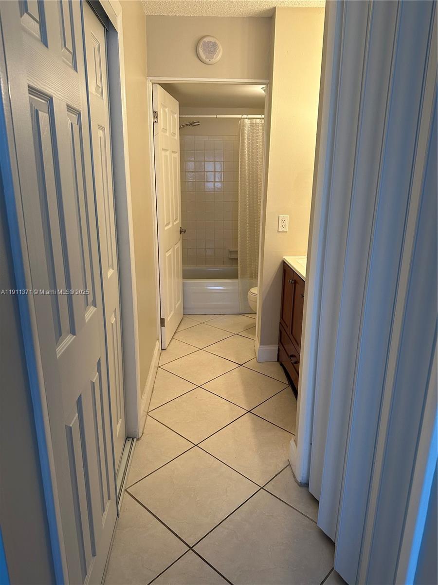 ASHLEIGH HOUSE CONDO - Residential Lease