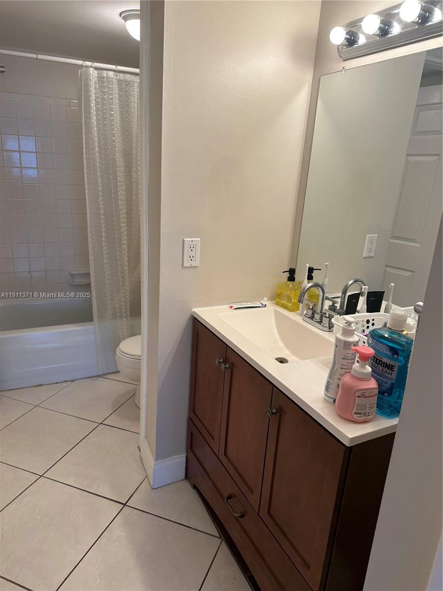 ASHLEIGH HOUSE CONDO - Residential Lease