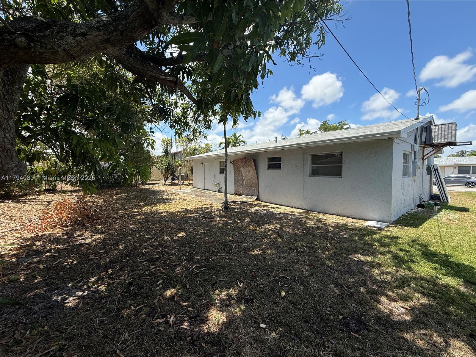 660 SW 14th Pl