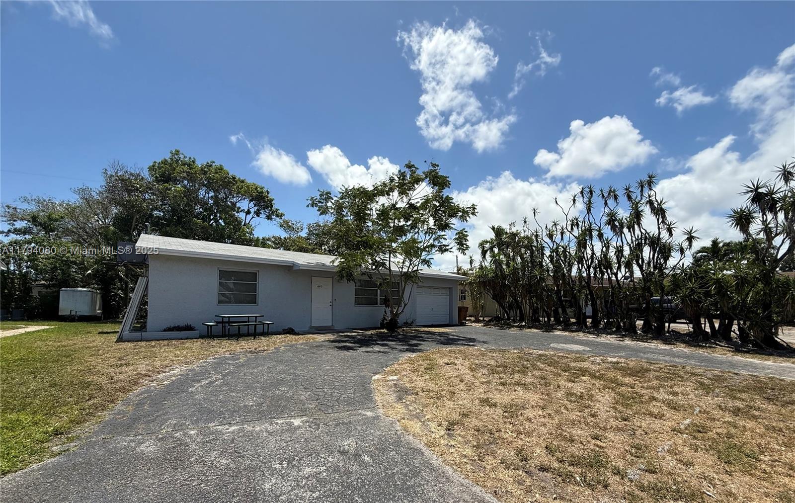 660 SW 14th Pl