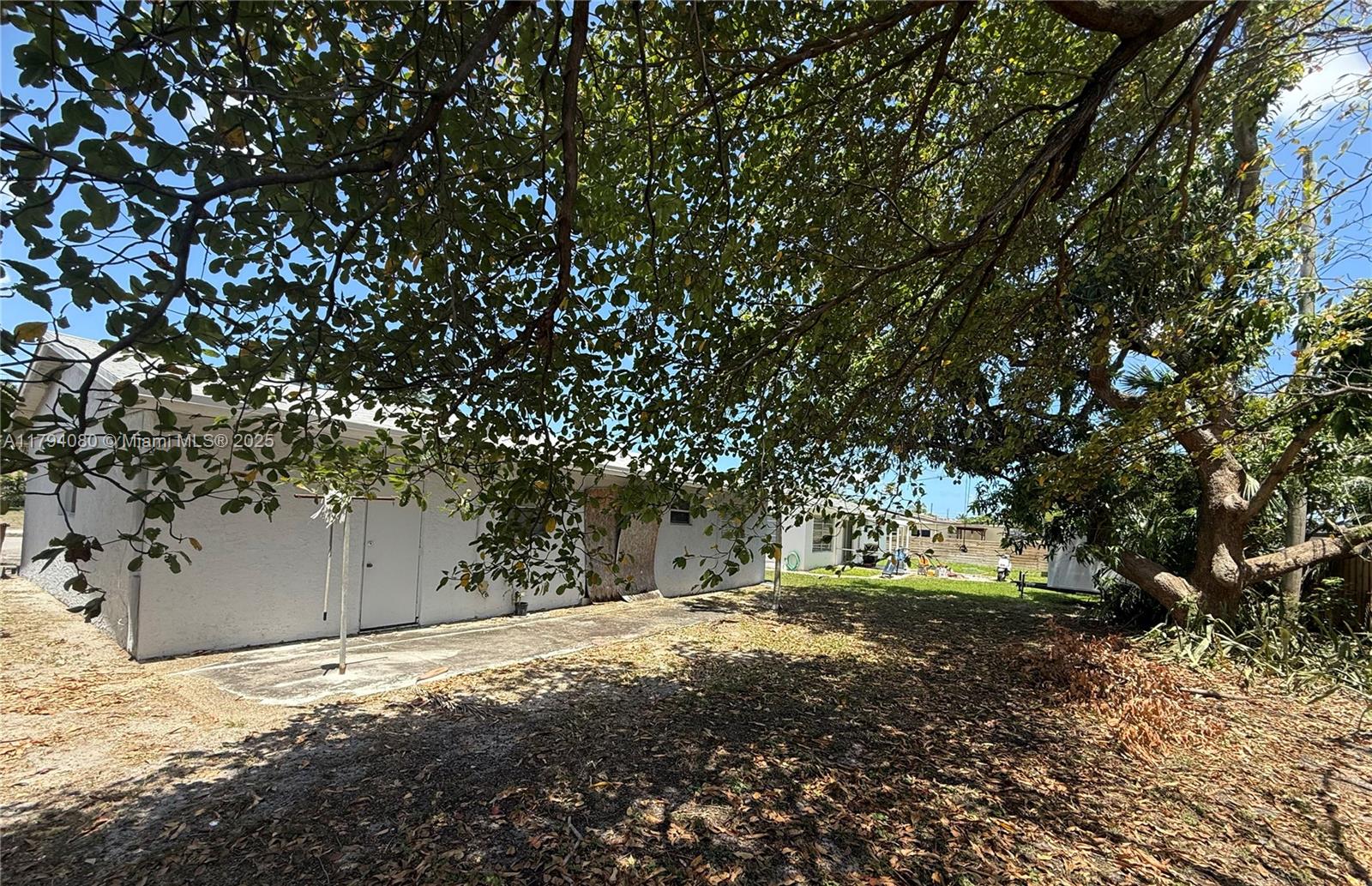 660 SW 14th Pl