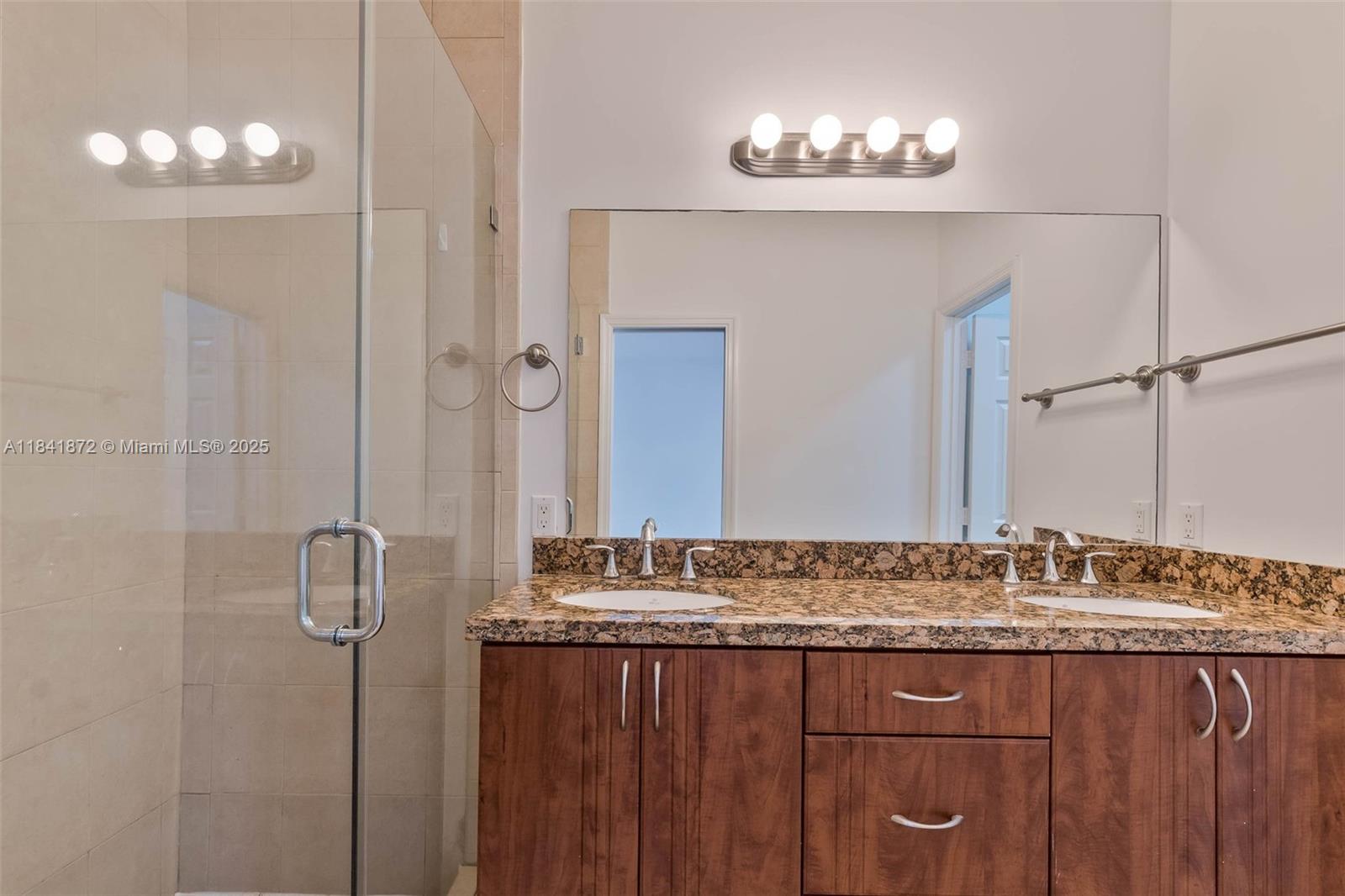 ENCHANTED GROVE VILLAS CO - Residential Lease