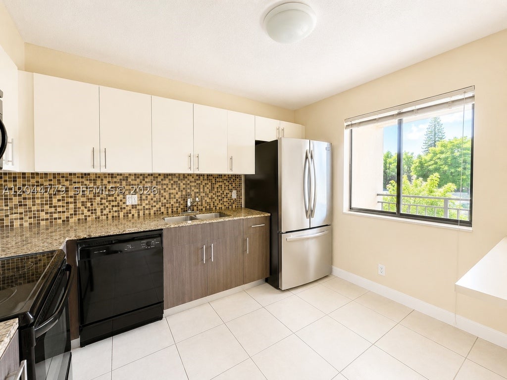 Photo of 405 Lakeview Dr #202, Weston, FL 33326 (MLS # A12044779)