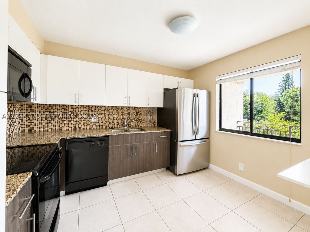 Photo of 405 Lakeview Dr #202, Weston, FL 33326 (MLS # A12044779)