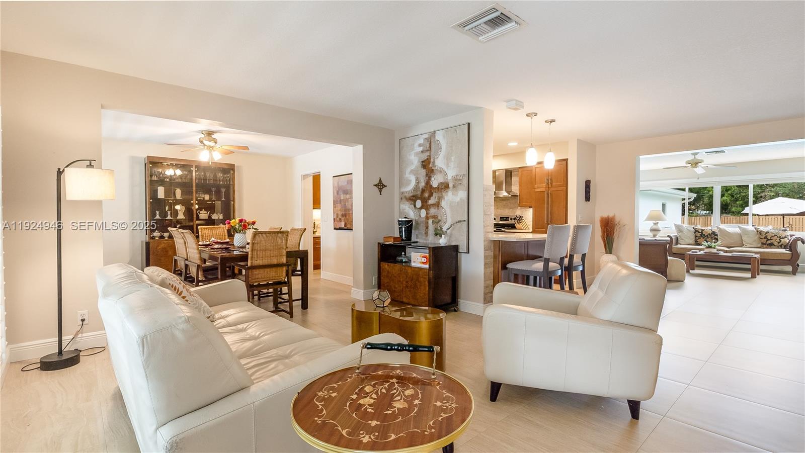 HOLLYWOOD HILLS - Residential