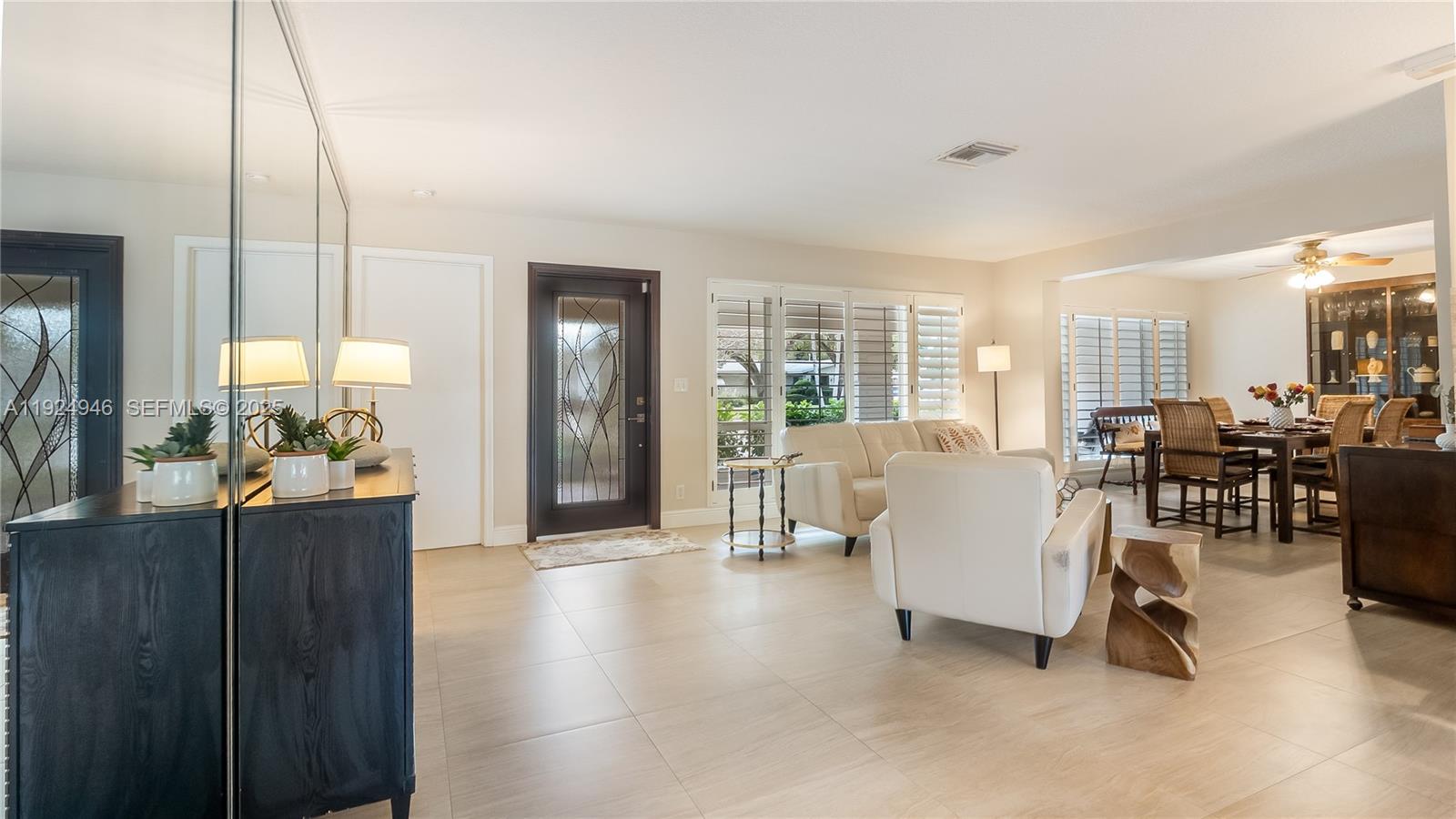 HOLLYWOOD HILLS - Residential