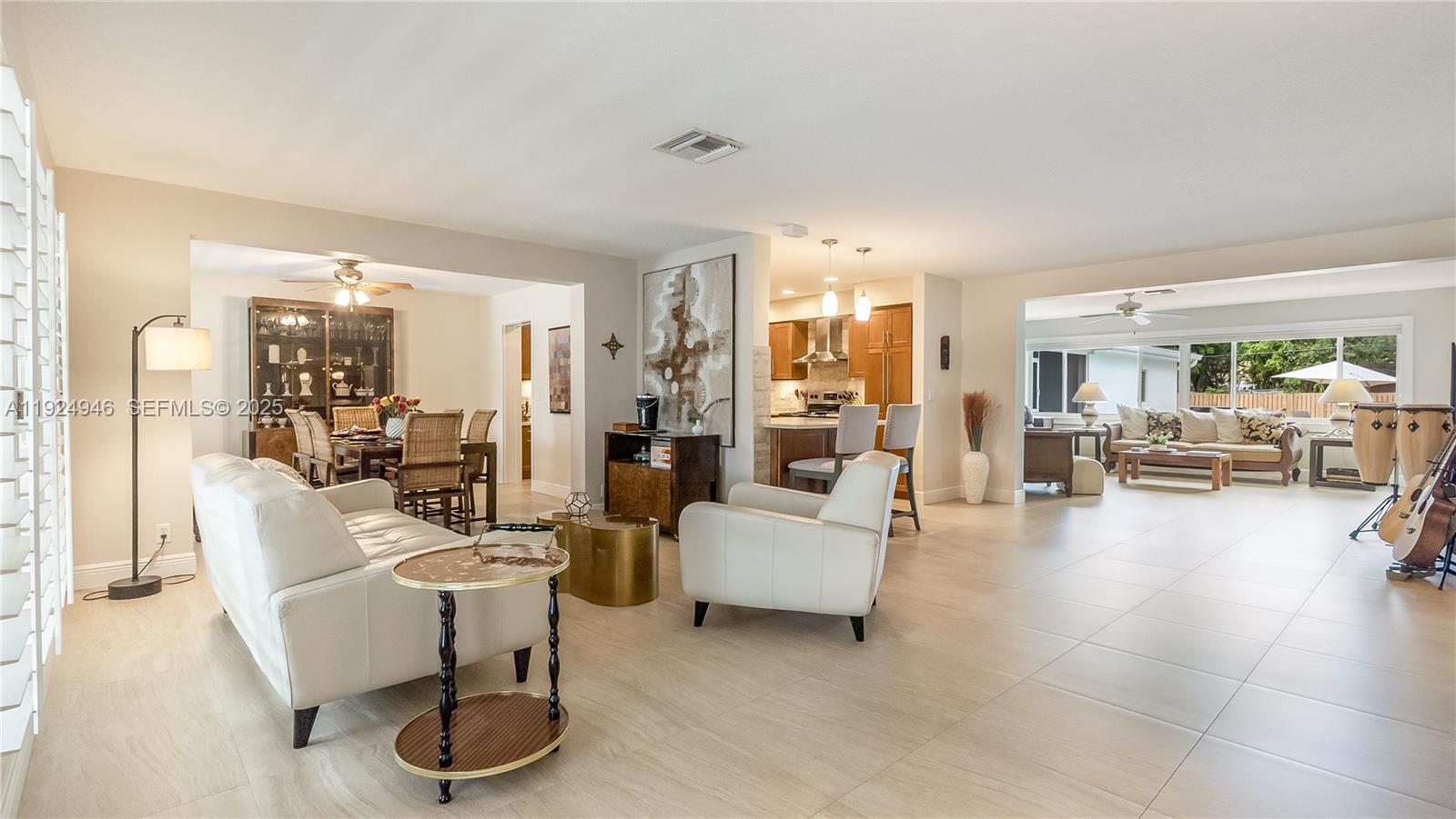 HOLLYWOOD HILLS - Residential