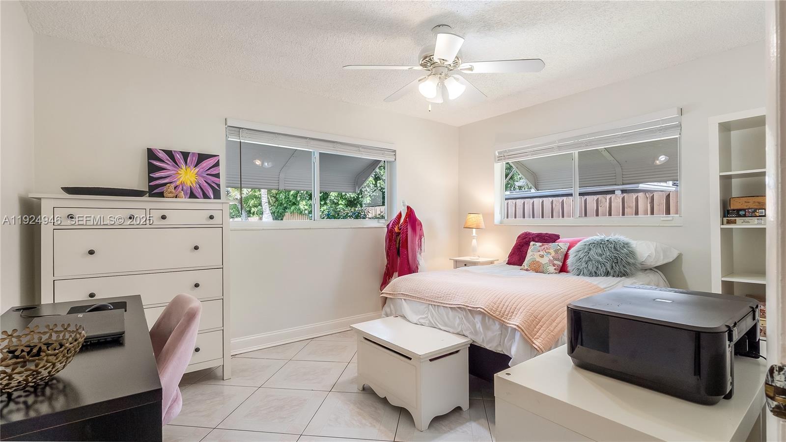 HOLLYWOOD HILLS - Residential