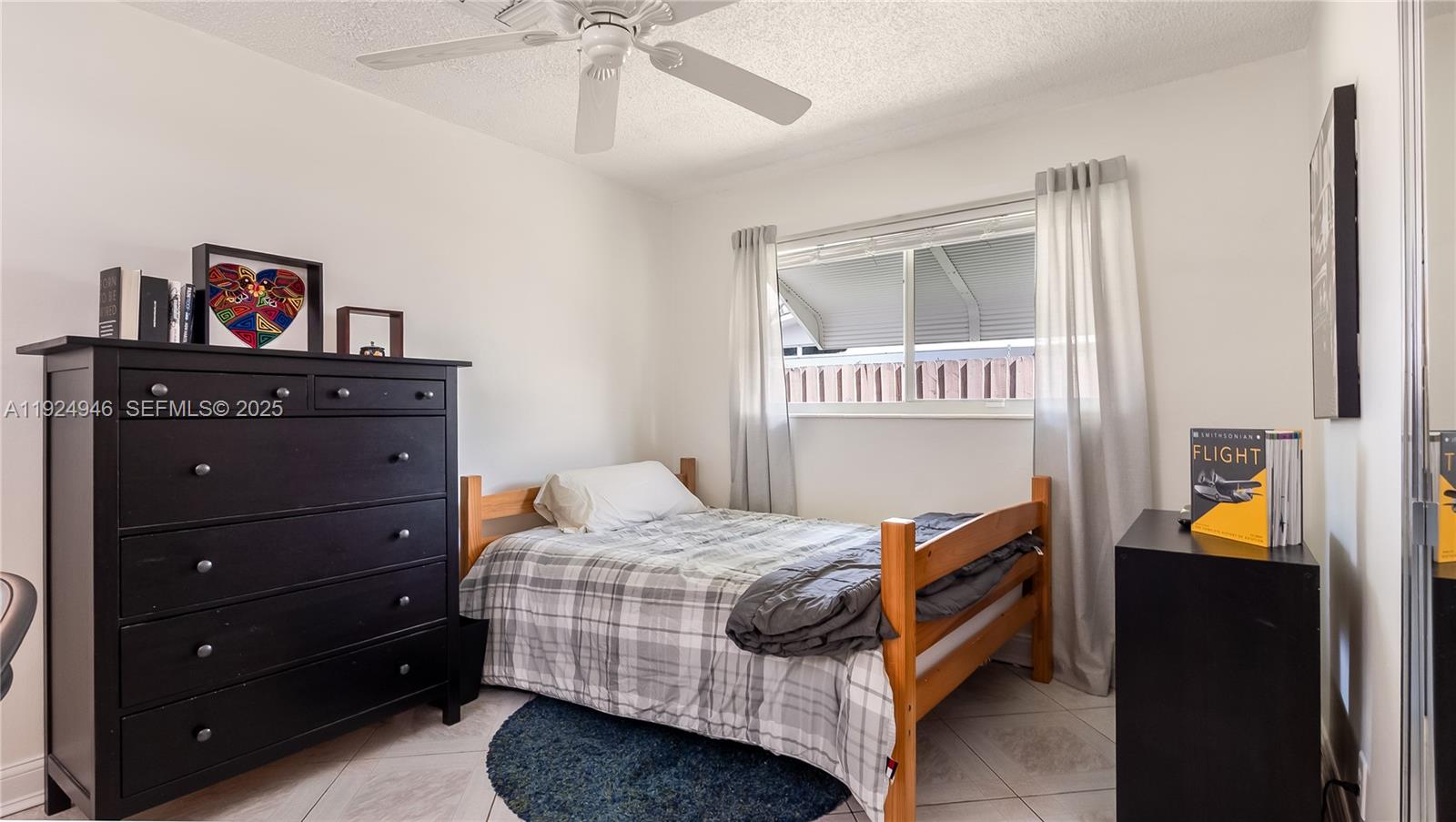 HOLLYWOOD HILLS - Residential