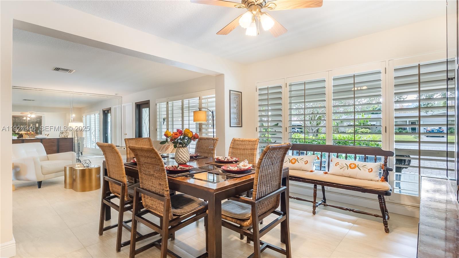 HOLLYWOOD HILLS - Residential