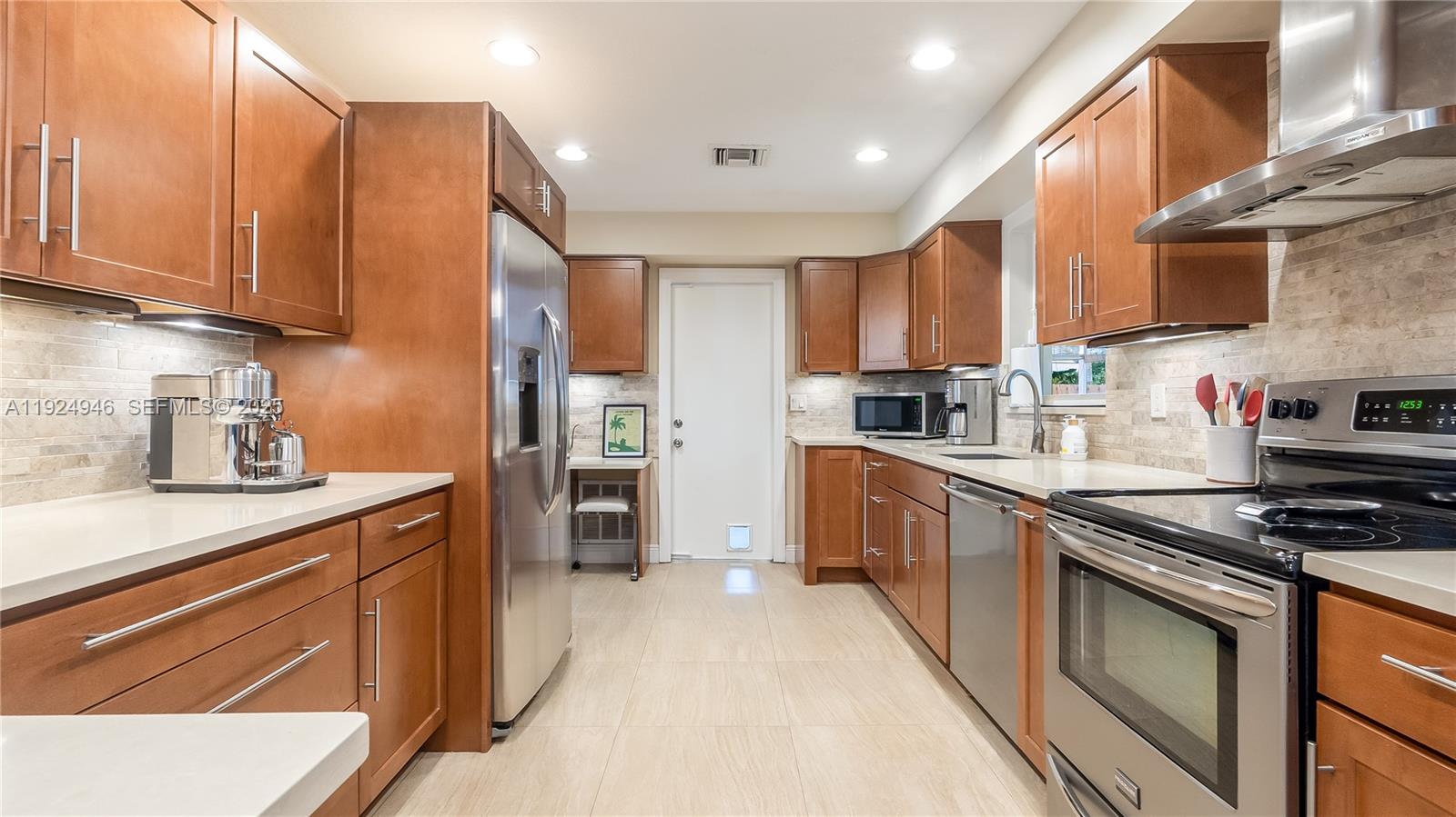 HOLLYWOOD HILLS - Residential