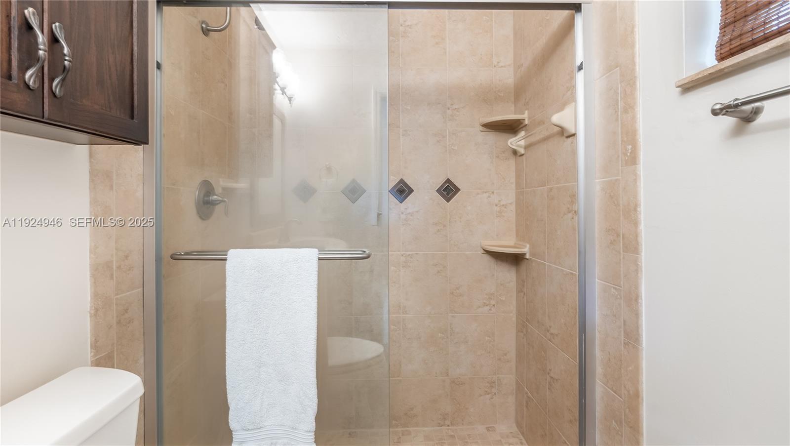 HOLLYWOOD HILLS - Residential