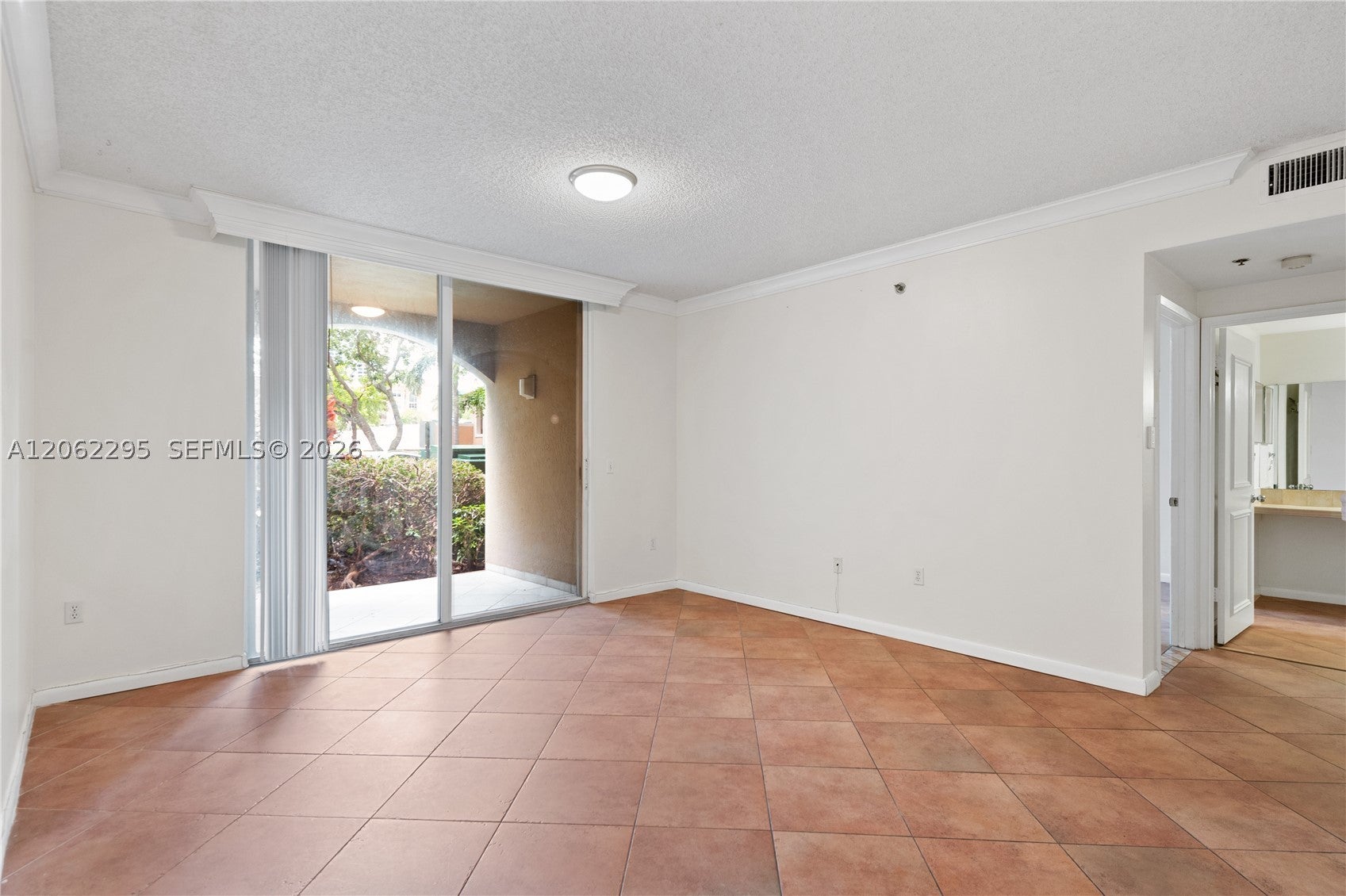 19701 E Country Club Dr 5105
