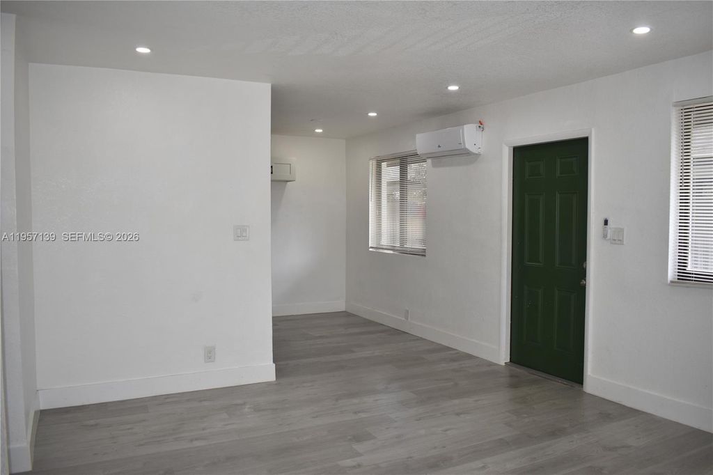 Photo of 900 NW 8th Ave #1, Pompano Beach, FL 33060 (MLS # A11957139)