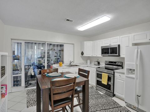 Single Family Residence in Tamarac FL 4925 52nd Ct 10.jpg