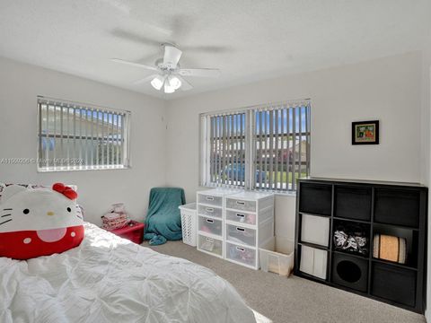 Single Family Residence in Tamarac FL 4925 52nd Ct 18.jpg