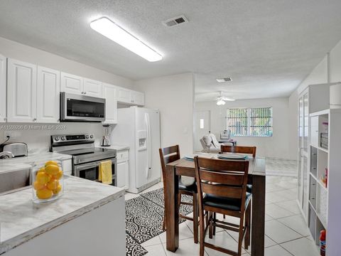 Single Family Residence in Tamarac FL 4925 52nd Ct 4.jpg