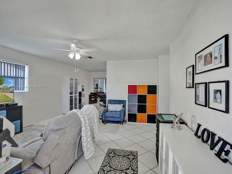 Single Family Residence in Tamarac FL 4925 52nd Ct 11.jpg