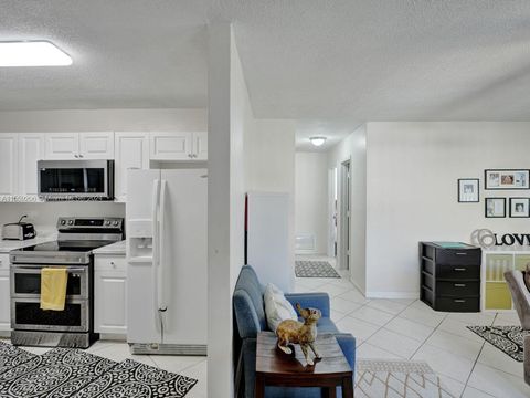 Single Family Residence in Tamarac FL 4925 52nd Ct 9.jpg