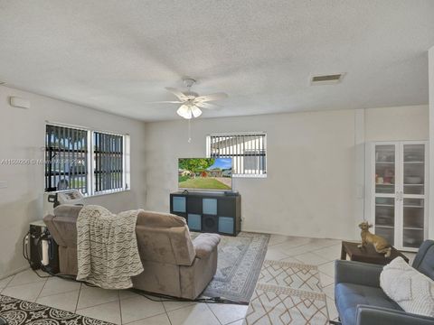 Single Family Residence in Tamarac FL 4925 52nd Ct 12.jpg