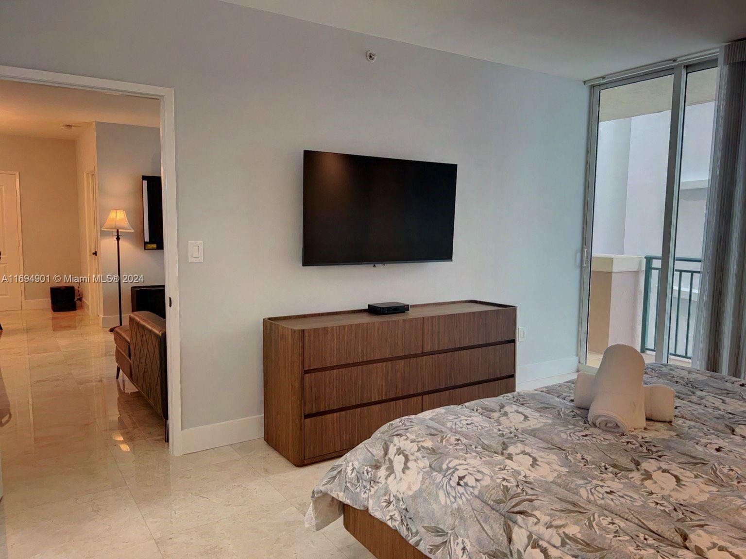 KING DAVID OF SUNNY ISLES - Residential