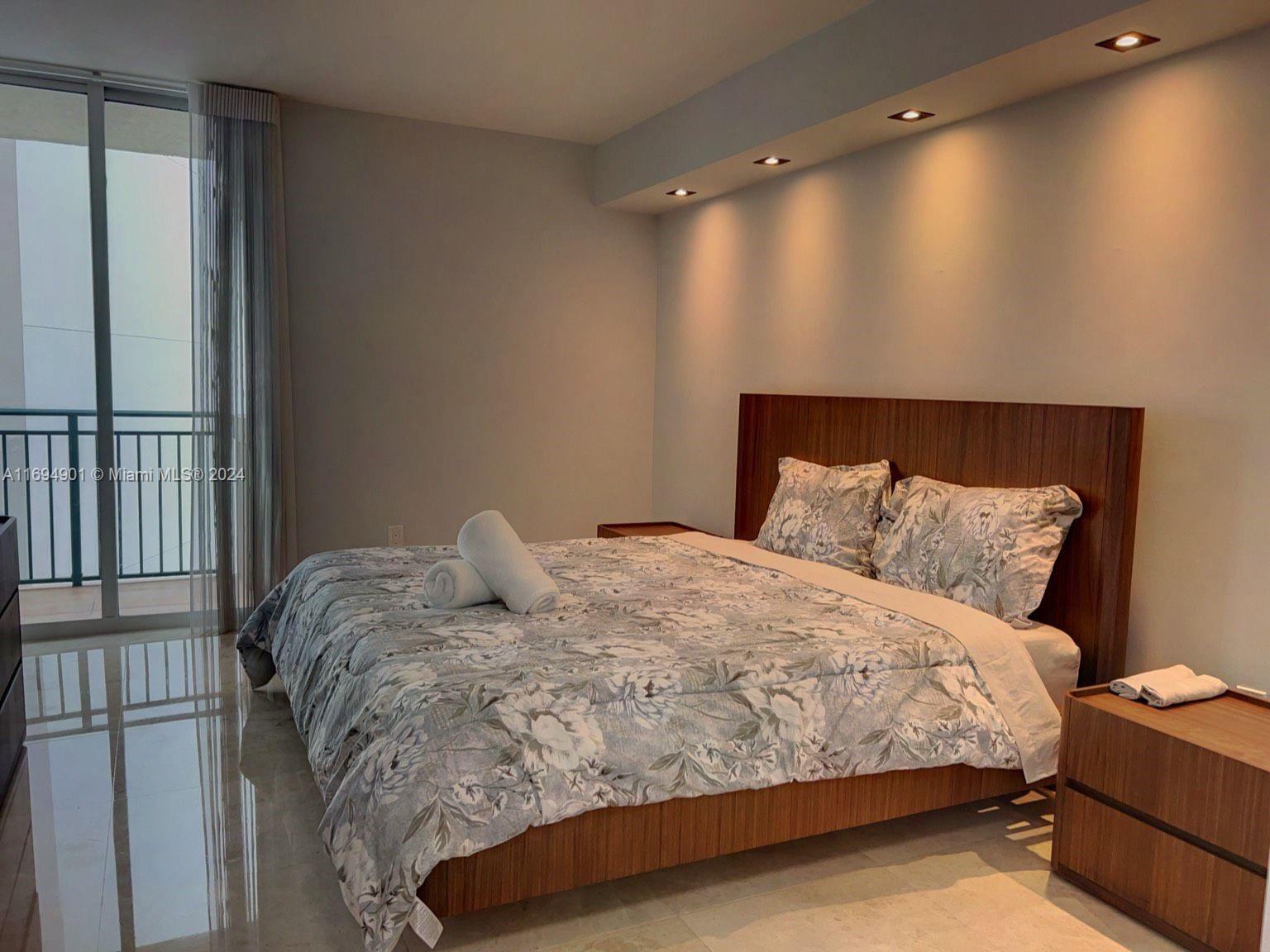 KING DAVID OF SUNNY ISLES - Residential