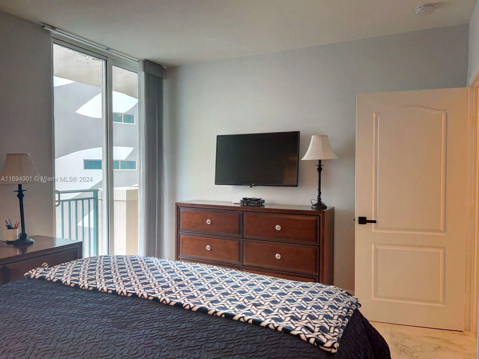 KING DAVID OF SUNNY ISLES - Residential