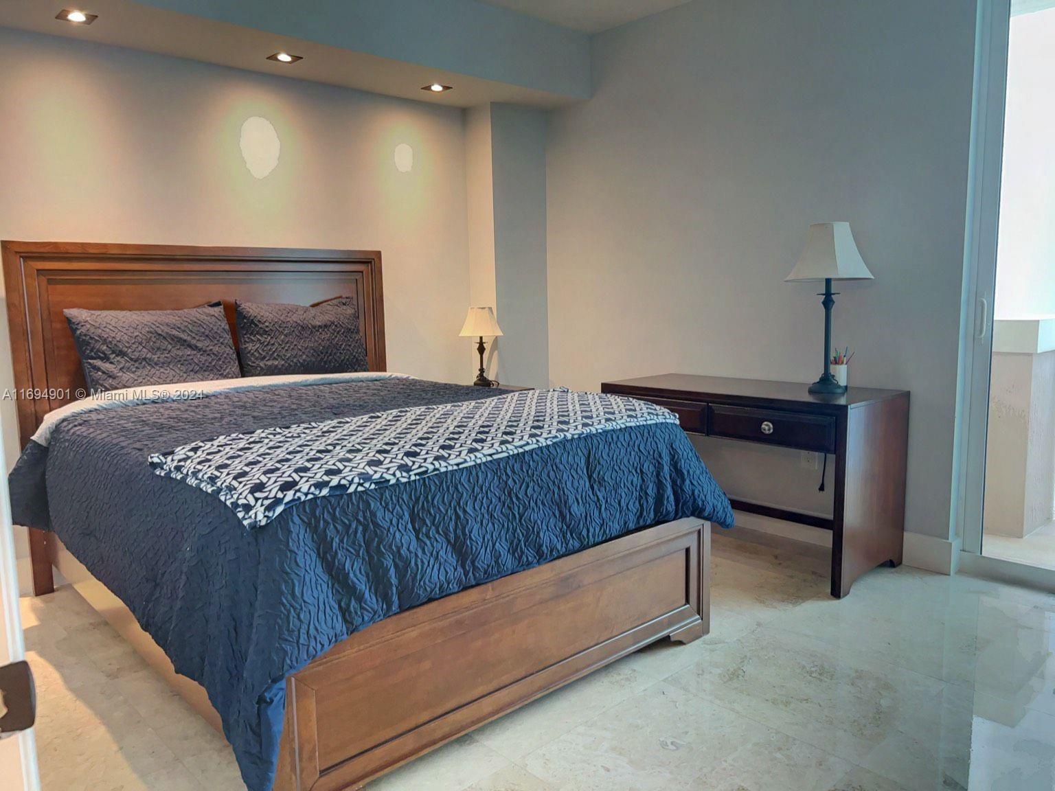 KING DAVID OF SUNNY ISLES - Residential