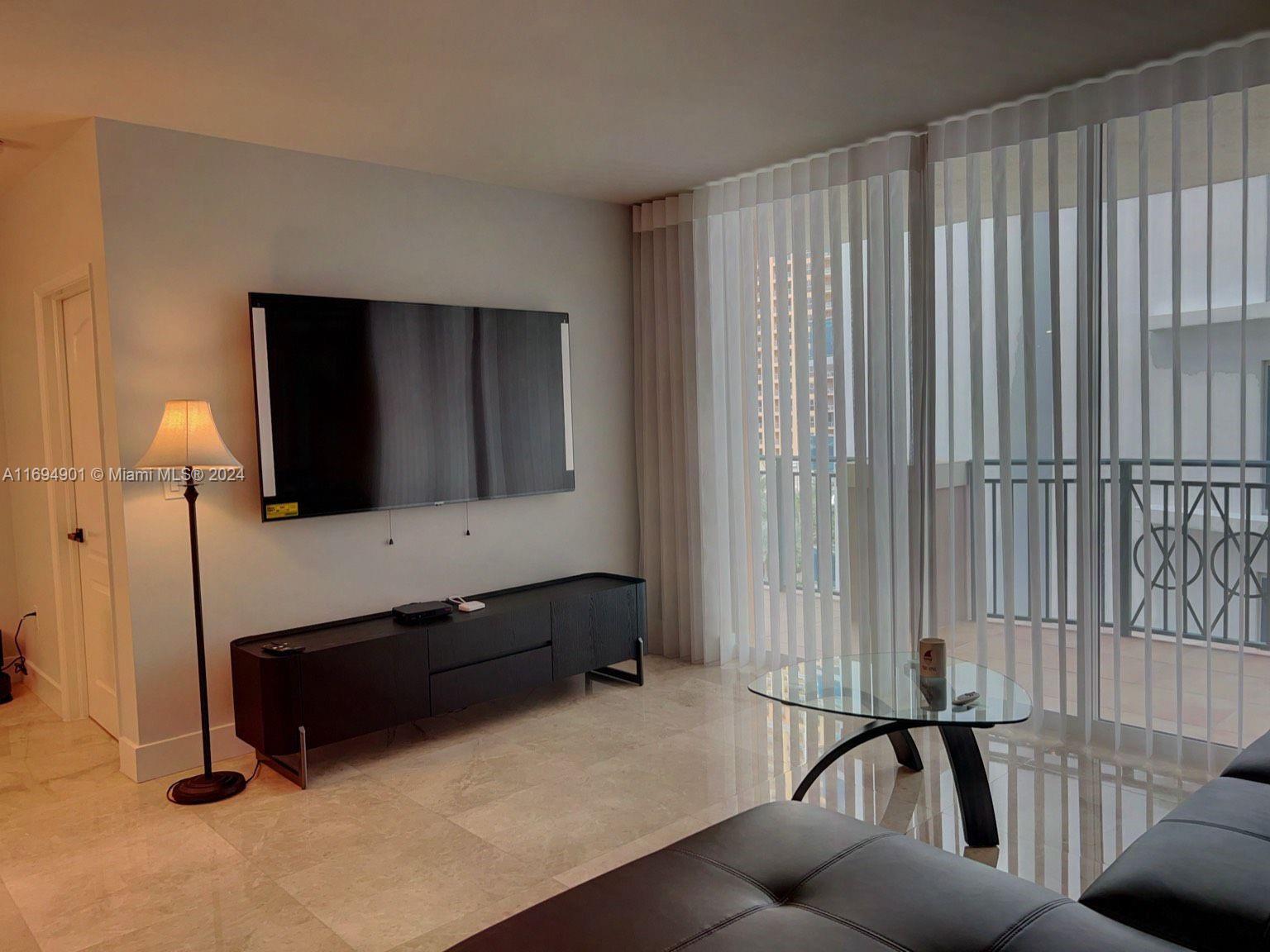 KING DAVID OF SUNNY ISLES - Residential