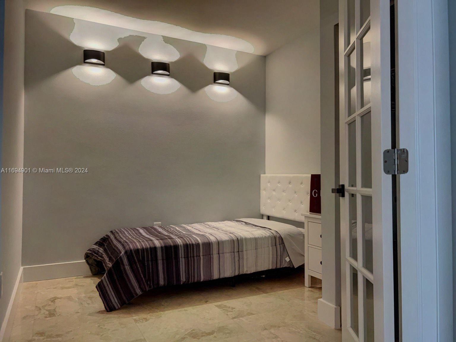 KING DAVID OF SUNNY ISLES - Residential