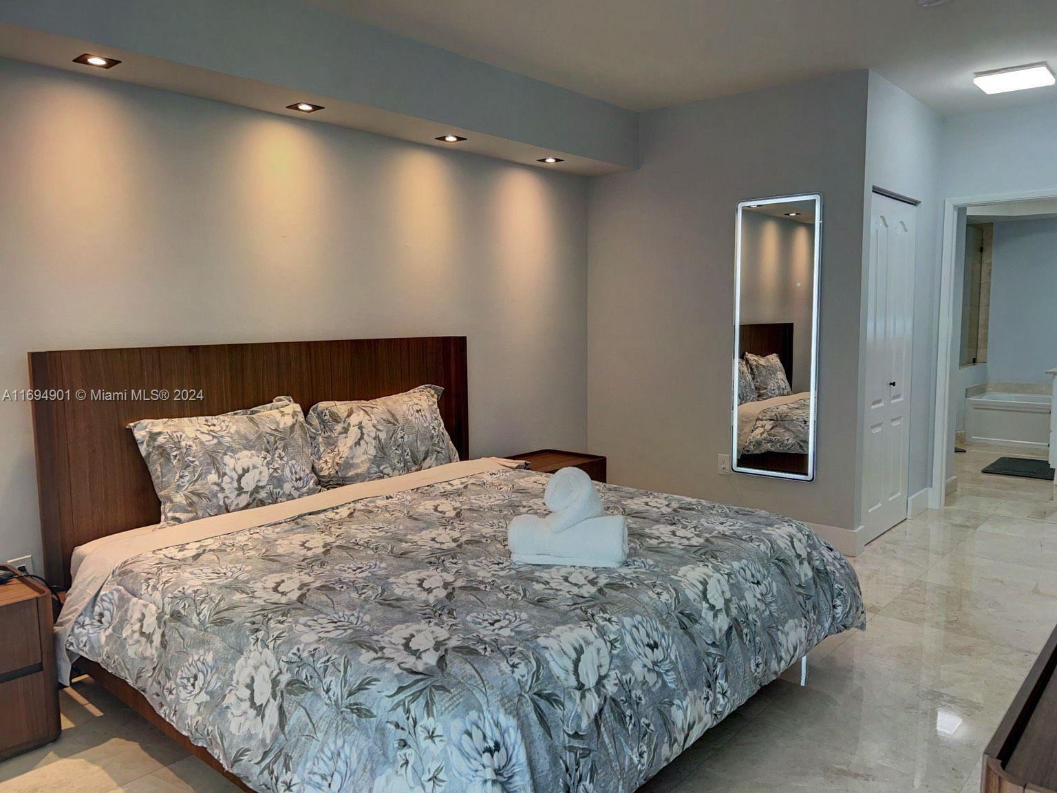 KING DAVID OF SUNNY ISLES - Residential