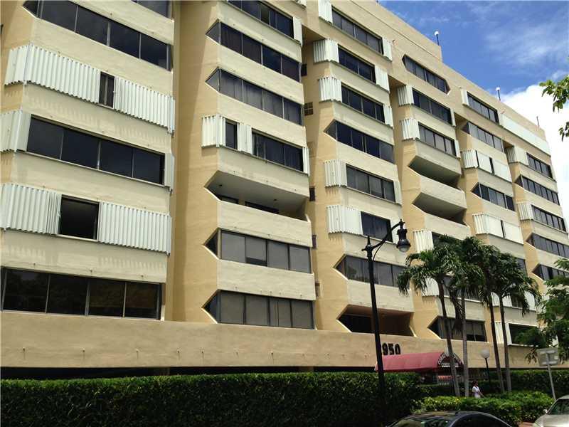 Apartment for rent located very close to Downtown, Coral Gables, and Coconut Grove. Has been kept in very good condition, tiled floor throughout. Beautiful rooftop pool with panoramic views of Biscayne Bay and Miami skyline. Secured front gate and in quie t area.