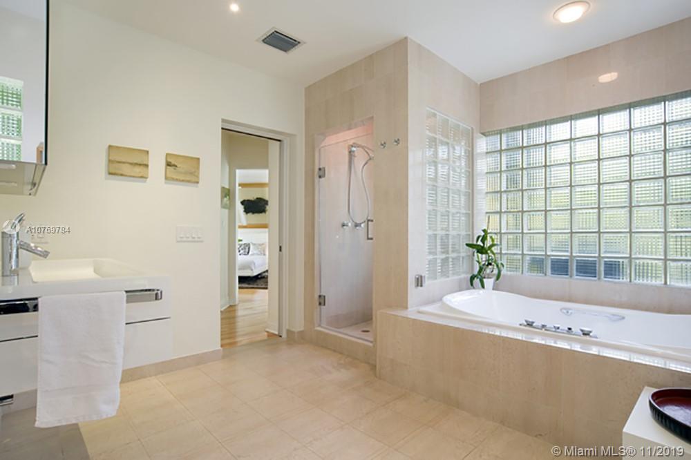 SUNSET ISLANDS-ISLAND NO - Residential