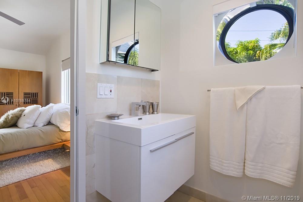 SUNSET ISLANDS-ISLAND NO - Residential