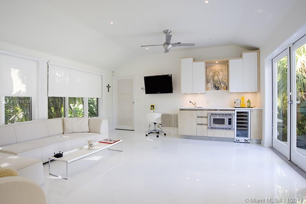 SUNSET ISLANDS-ISLAND NO - Residential