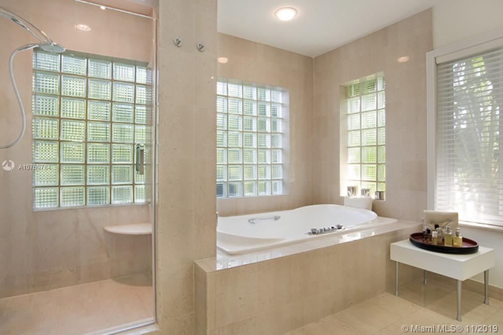 SUNSET ISLANDS-ISLAND NO - Residential