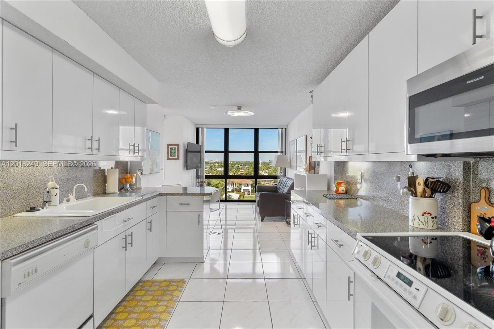 AVANT GARDE CONDO - Residential