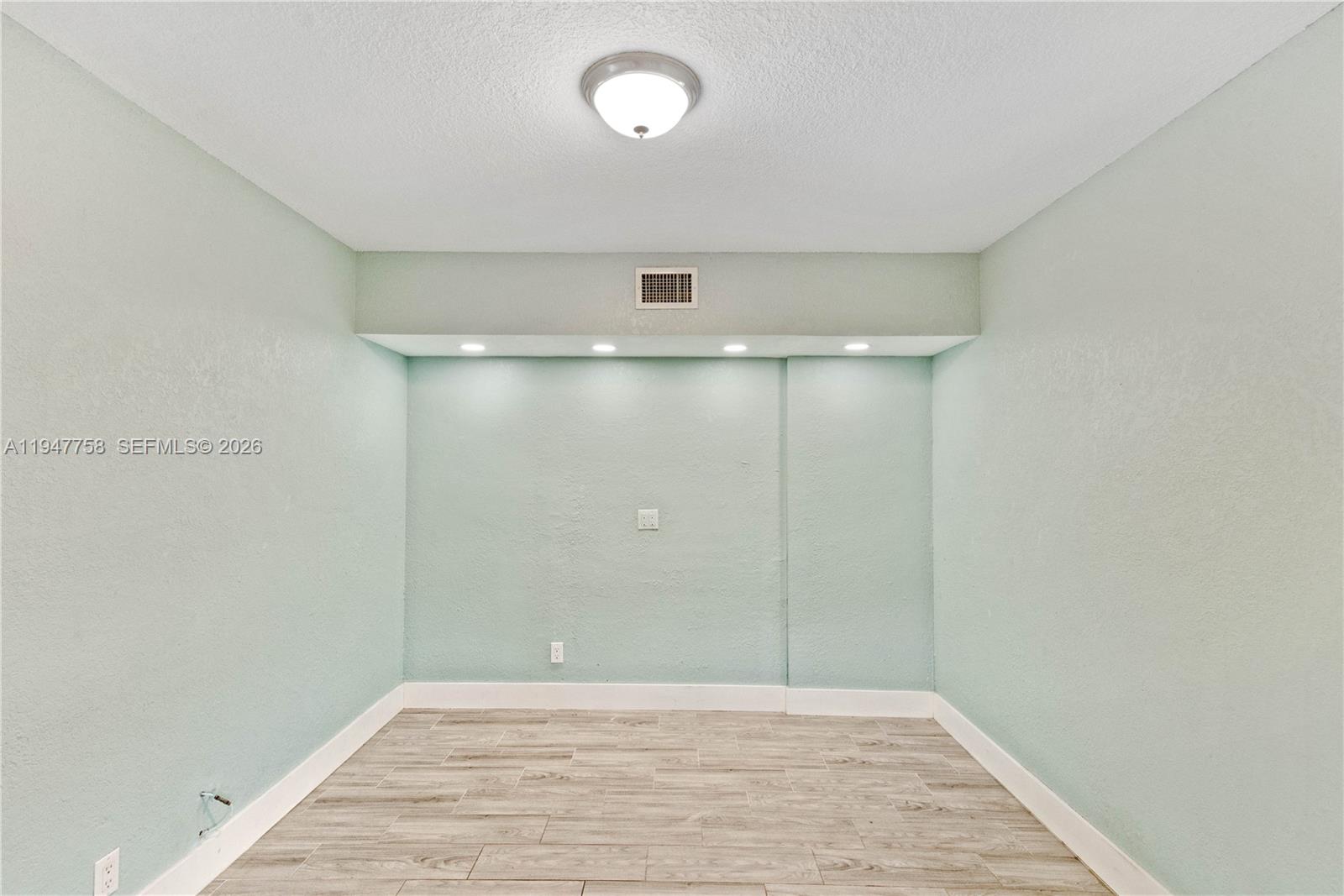 ROCK CREEK PH TWO - Residential Lease