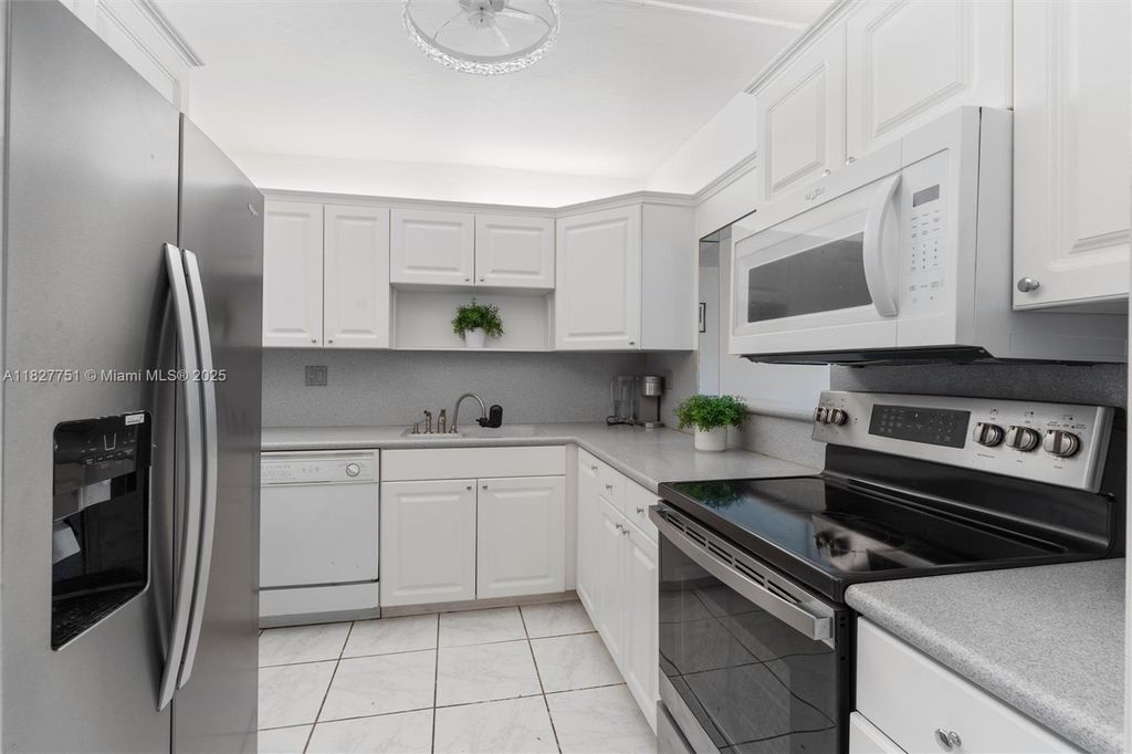 Photo of 3725 S Ocean Dr #512, Hollywood, FL 33019 (MLS # A11827751)