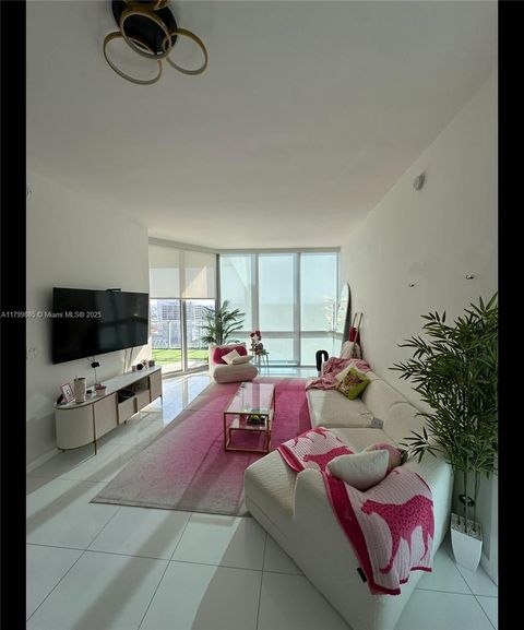 851 NE 1st Ave 2208 Miami FL 33132