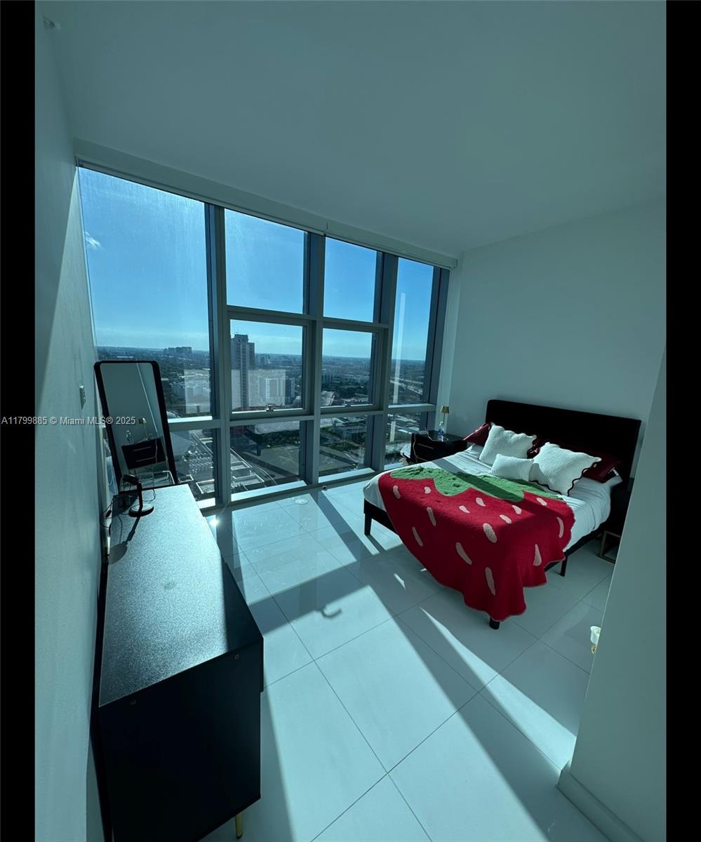 Paramount Miami World Cent - Residential Lease