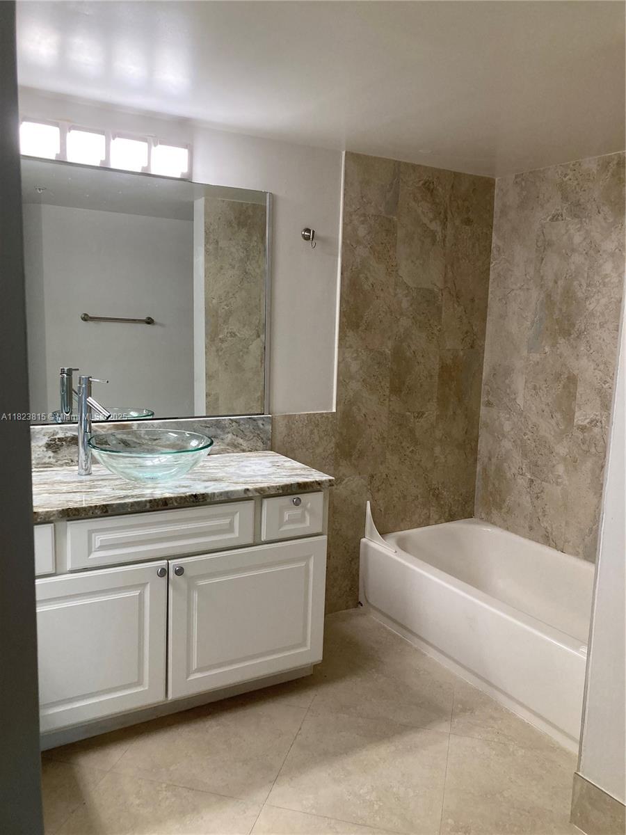 800 Scotia Dr 103