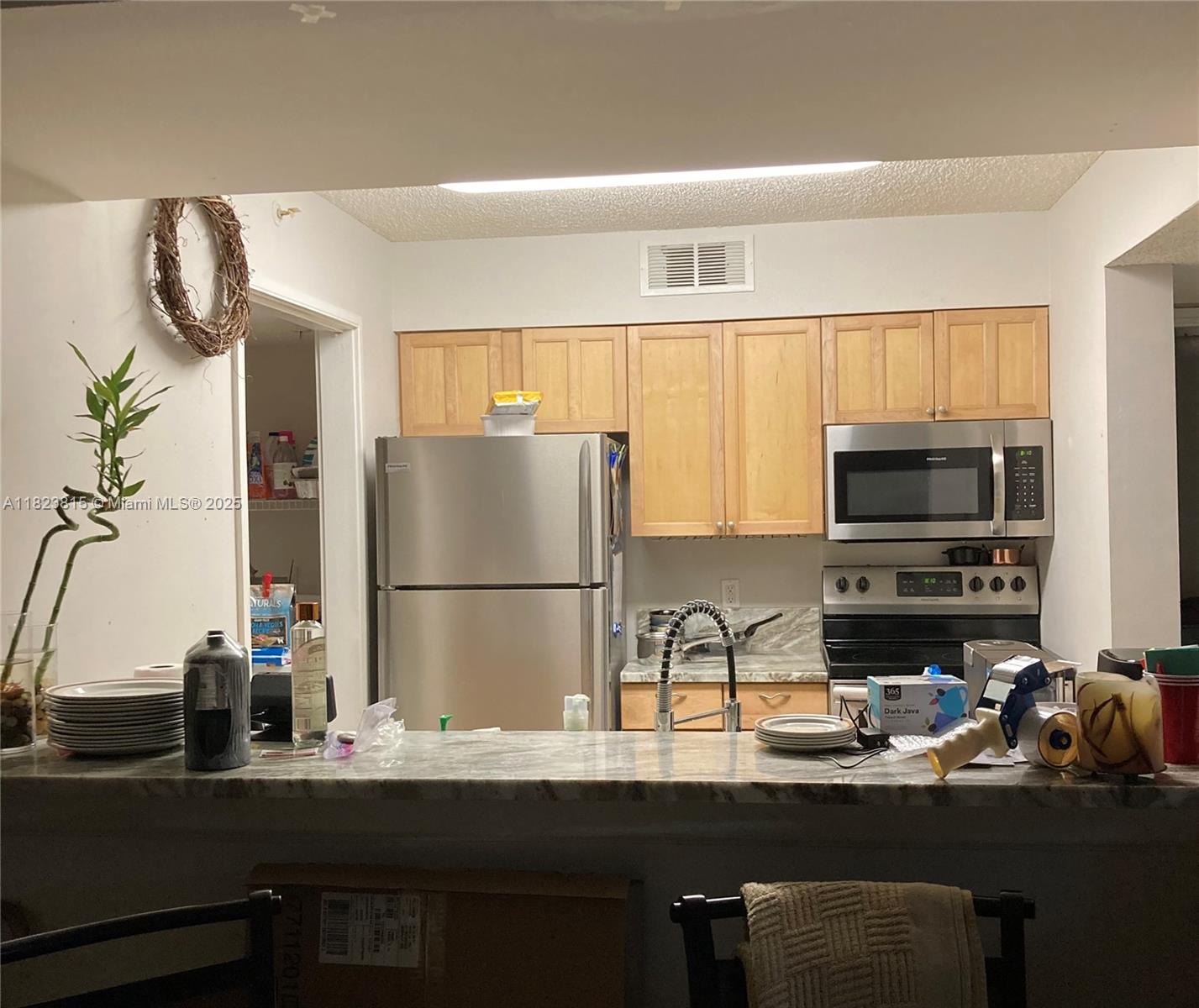 Instracoastal gated community with private beach resort style clubhouse , pool, spa, gym, business center, billiard, sauna , bbq. First floor unit , kitchen with stainless steel appliances, granite countertops, fresh paint, ceramic floor thought out.
Easy to show, see showing assist.