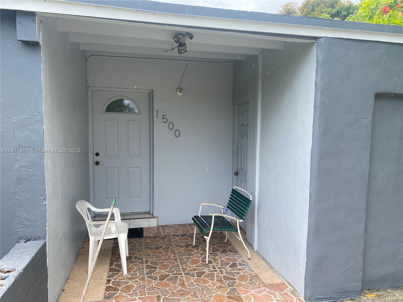 LAUDERDALE MANOR - Residential