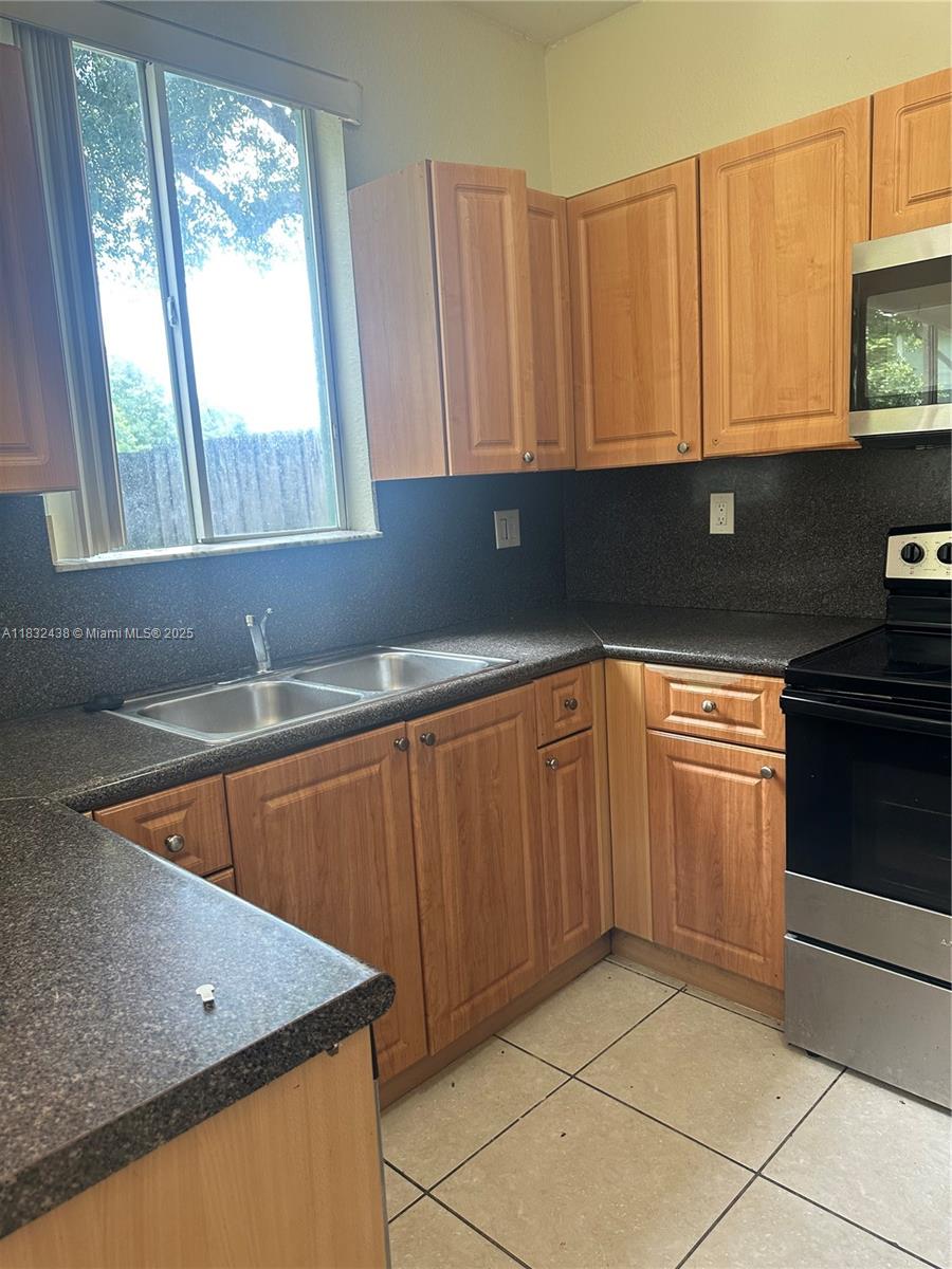 SHOMA TOWNHOMES AT KEYSCO - Residential