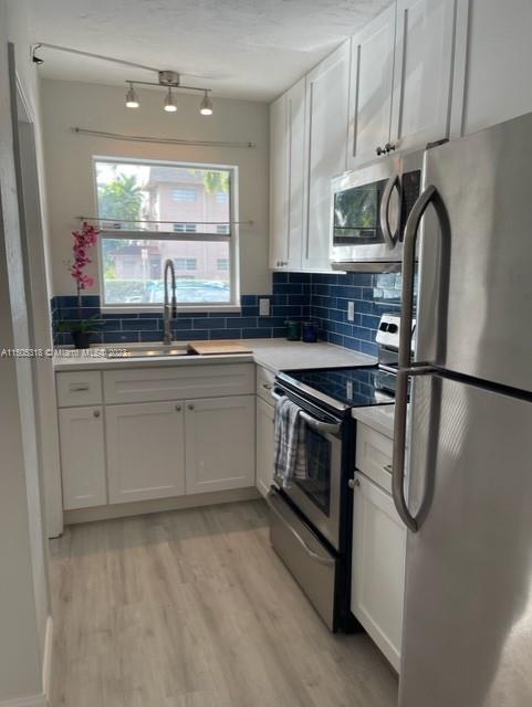 Cozy 1 bedroom unit with wood floors and updated kitchen!  1st floor unit with enclosed porch.  Location is amazing, 1 mile to the beach, natural surroundings, but steps to all the shops, restaurants and more!  Community is well maintained and offers an ample pool area with clubhouse.  Pets up to 15lbs ok.  Easy to show.