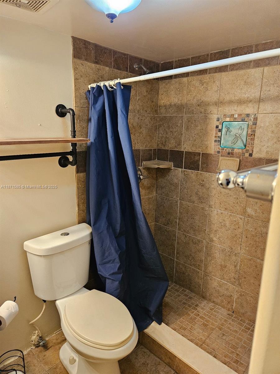 PIRATES COVE CONDOMINIUM - Residential