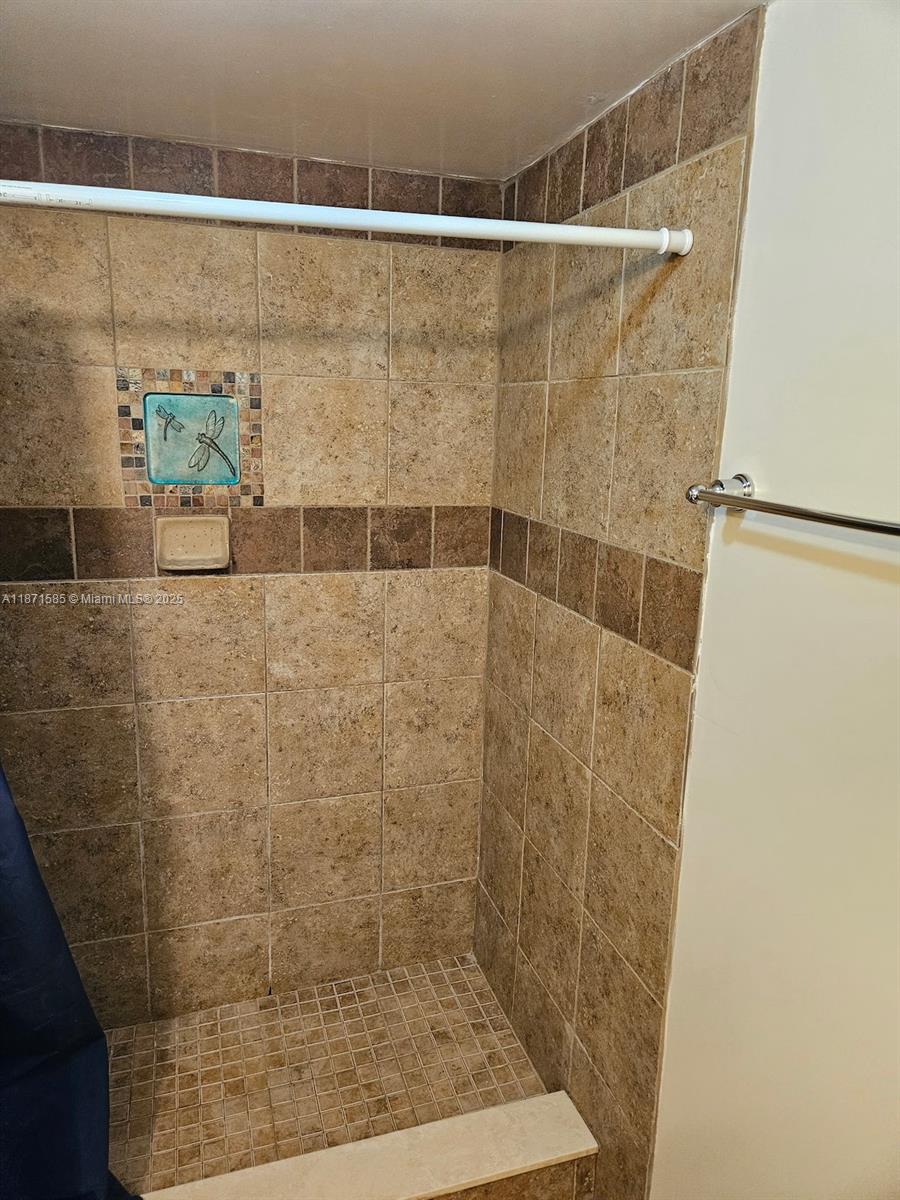 PIRATES COVE CONDOMINIUM - Residential